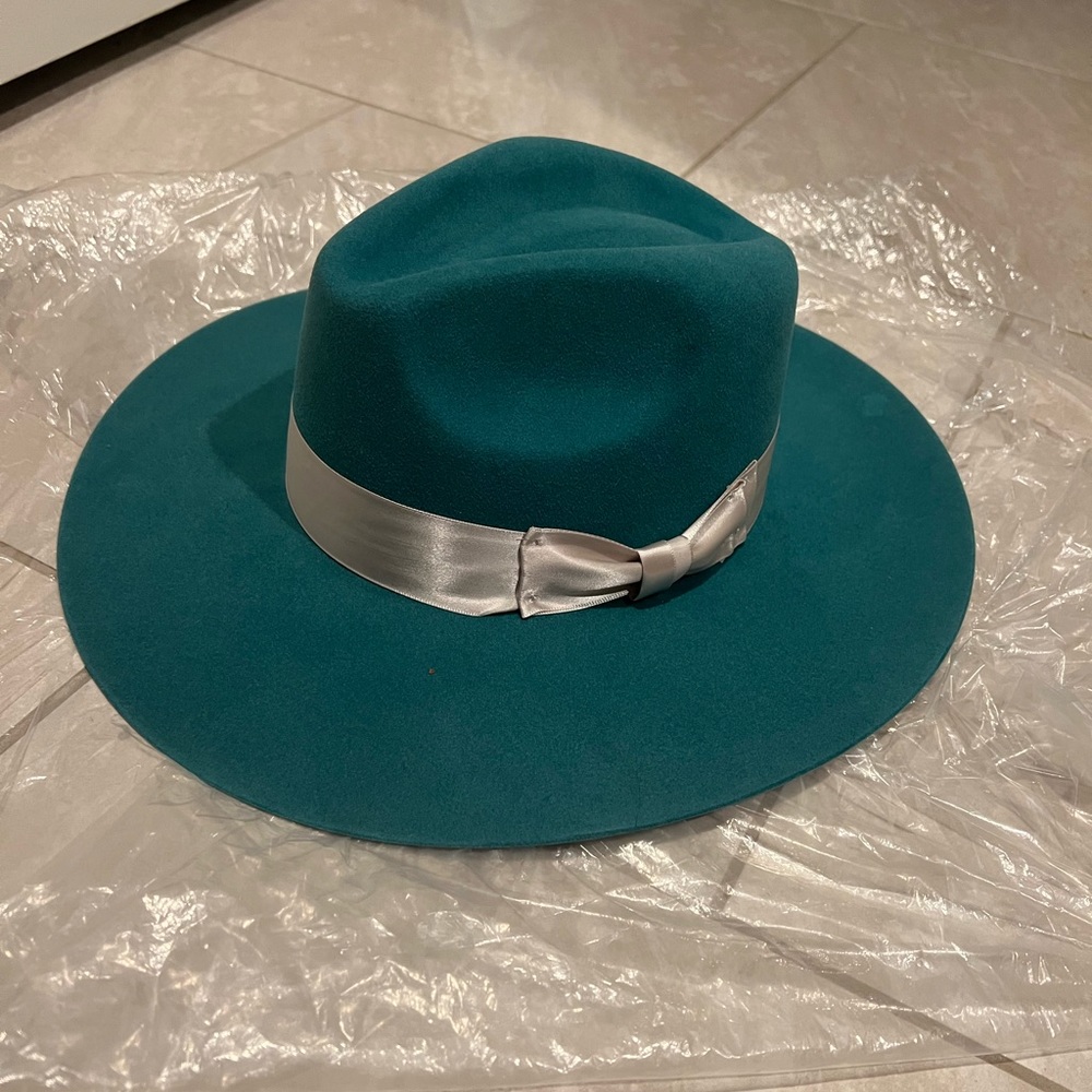 Wild Rose Turquoise Hat 7 1/4